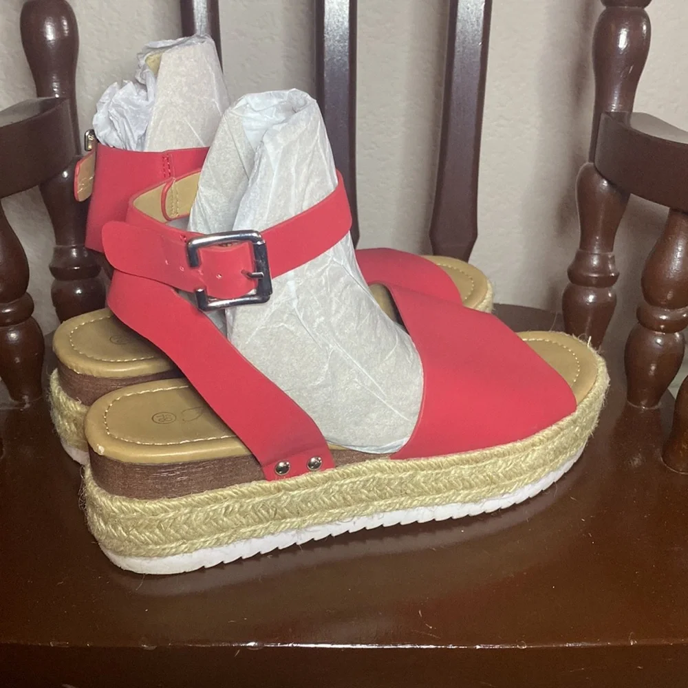 Red Strap Forever Sandals - Picture 4 of 11